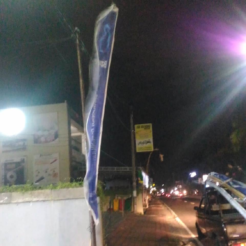 Pemasangan Umbul di By Pass Ngurah Rai