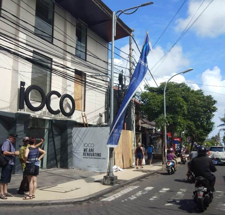 Pemasangan Umbul di Kuta 